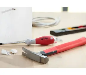 Wiha 42071 červená / Kladivo pro elektrikáře / hlava 300 g / délka 283 mm / protiskluzová rukojeť