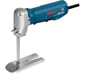 BOSCH GSG 300 Professional / Pila na pěnové hmoty / 350 W / 3500 zdvihů-min / Hloubka řezu: 300 mm