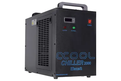Alphacool Eiszeit 2000 kompresorový chladič s vestavěnou pumpou černá / 220V / 1.4L