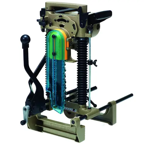 Makita 7104L / Řetězová dlabačka / 1140W / 3.200 ot. za min.